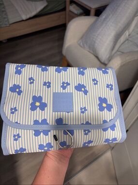 Foldable Floral Travel Organizer Pouch - Blue and Cream